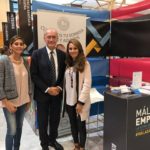 El equipo de Odontokids con el Alcalde de Málaga, Francisco de la Torre, en la ´Feria Málaga Emplea´, organizada por el Ayuntamiento de Málaga donde se dieron a conocer las ofertas de empleo de la clínica. (Octubre 2017)
